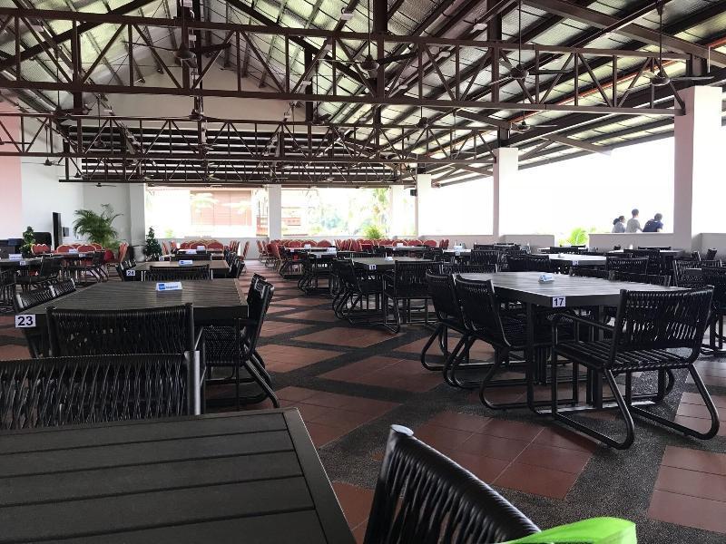 Lotus Seaview Beach Resort, Pengerang Kampung Sungai Rengit Exterior foto
