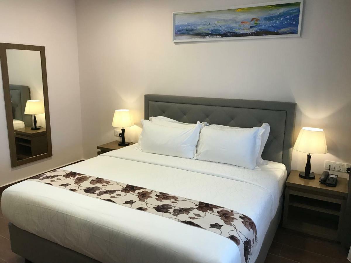 Lotus Seaview Beach Resort, Pengerang Kampung Sungai Rengit Exterior foto