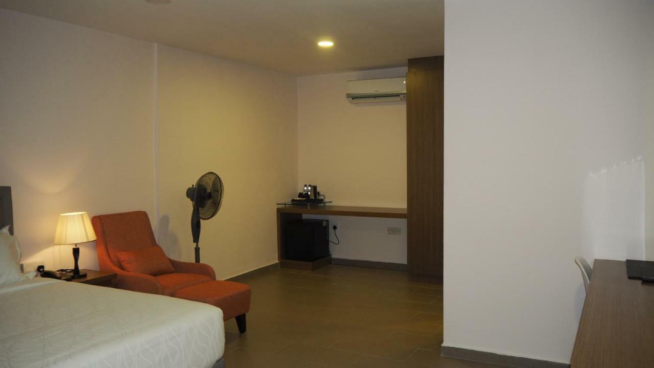 Lotus Seaview Beach Resort, Pengerang Kampung Sungai Rengit Exterior foto