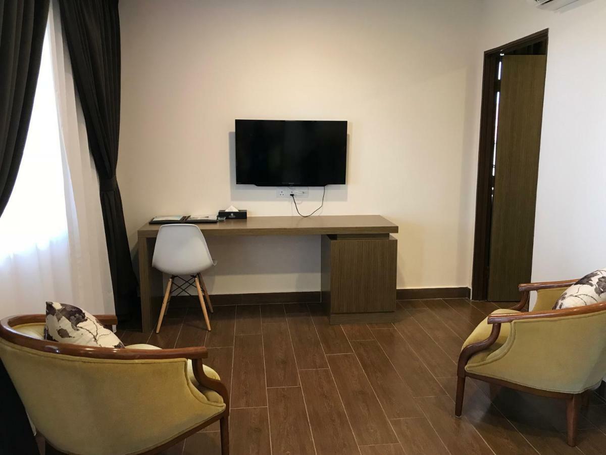 Lotus Seaview Beach Resort, Pengerang Kampung Sungai Rengit Exterior foto