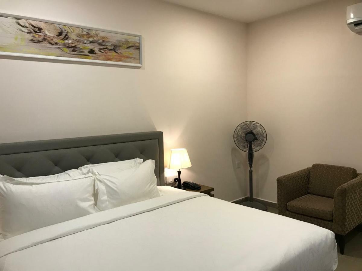 Lotus Seaview Beach Resort, Pengerang Kampung Sungai Rengit Exterior foto