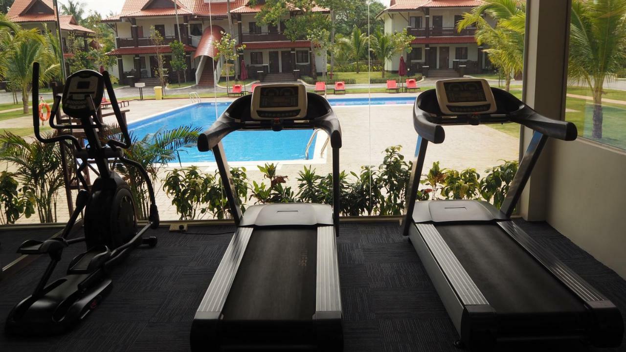 Lotus Seaview Beach Resort, Pengerang Kampung Sungai Rengit Exterior foto
