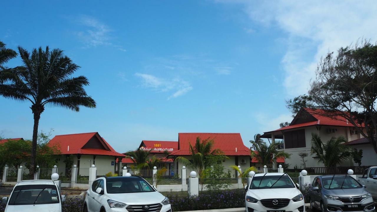 Lotus Seaview Beach Resort, Pengerang Kampung Sungai Rengit Exterior foto