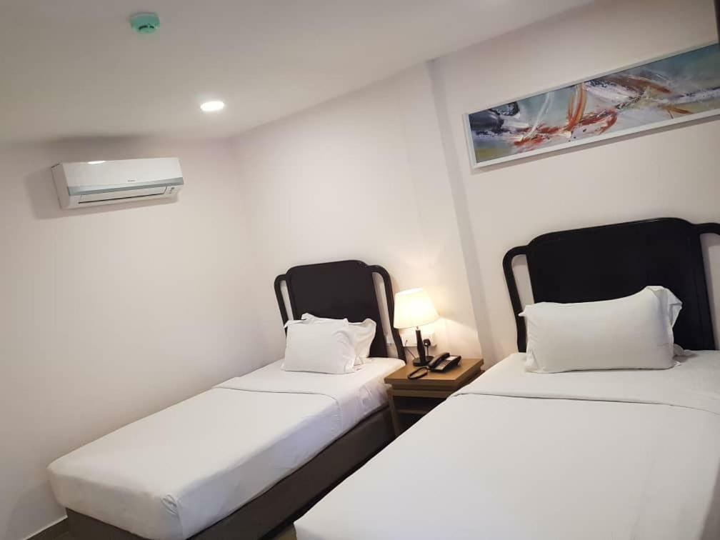 Lotus Seaview Beach Resort, Pengerang Kampung Sungai Rengit Exterior foto