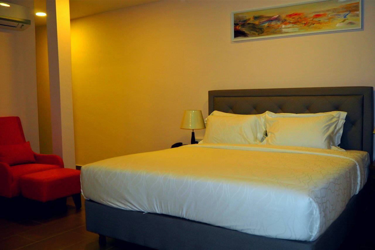 Lotus Seaview Beach Resort, Pengerang Kampung Sungai Rengit Exterior foto